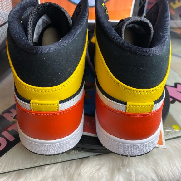 🆕 Air Jordan 1 Mid SE 'Amarillo' - Size: M 11/12 - Picture 4 of 10